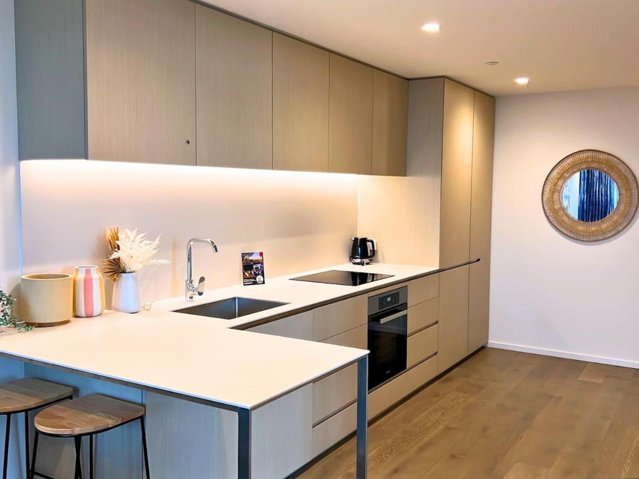 Sky High View 2 Bedroom In Southbank Apartment *