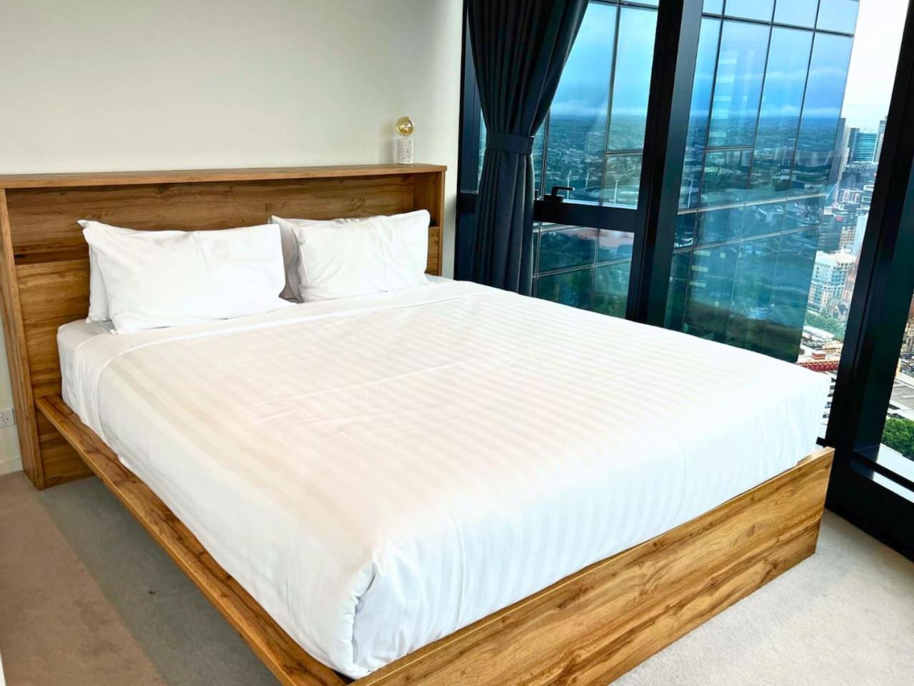 Sky High View 2 Bedroom In Southbank * Melbourne