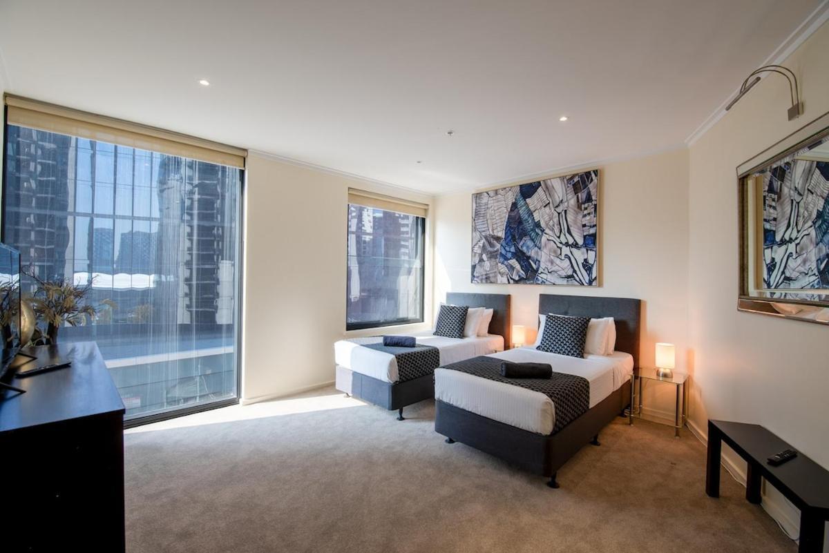 Unique 4-bedroom Next To Casino And Mcec Apartment *