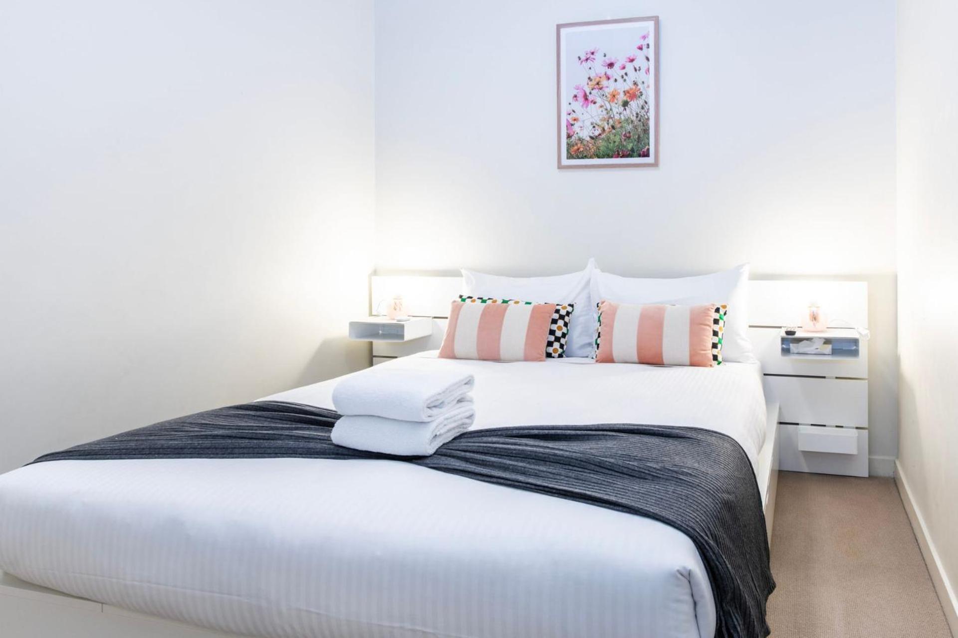 Skyline Serenity 1 Bedroom Oasis With Pool & Gym Apartment *