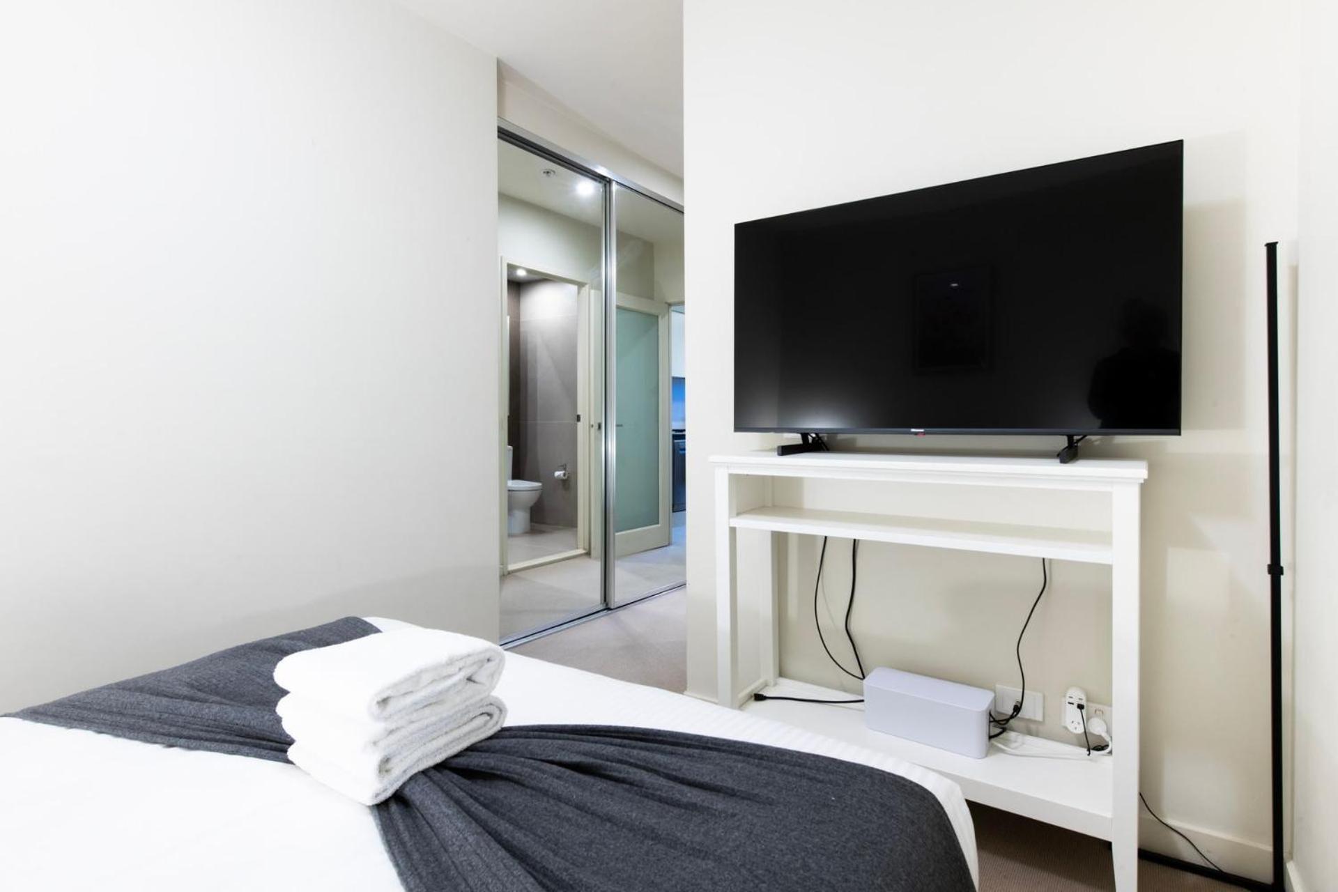 Apartment Skyline Serenity 1 Bedroom Oasis With Pool & Gym *