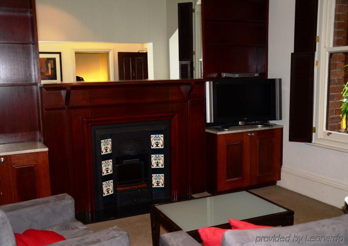 Quest Gordon Place Aparthotel 4*