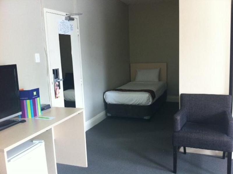 Hotel Ibis Styles Kingsgate 3*
