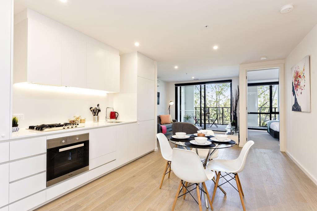 Complete Host Park View St Kilda * Melbourne