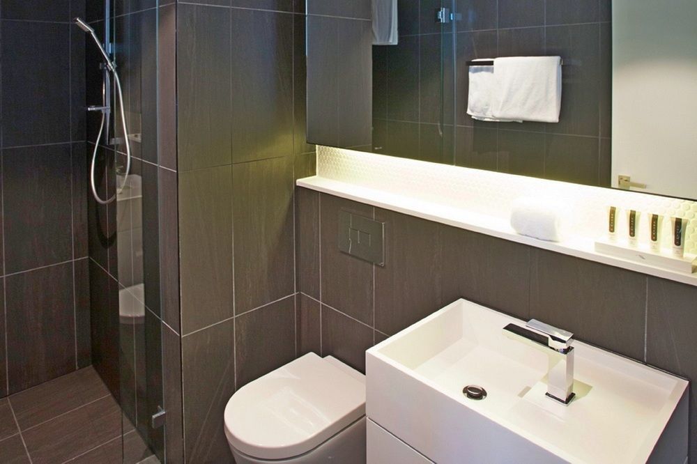 District South Yarra 4*