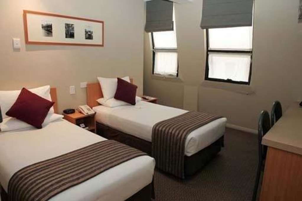 Hotel Batman's Hill On Collins 4*