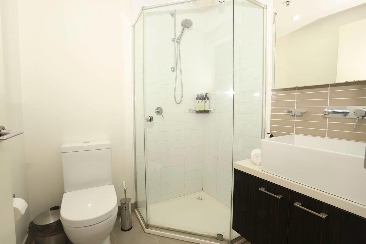 2 Bedrooms 2 Bathrooms Opposite Apartment Melbourne