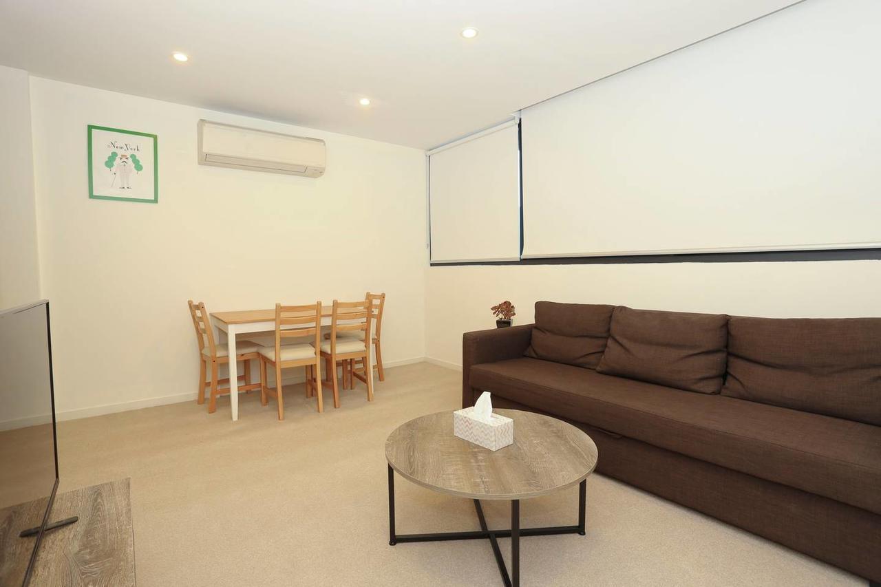 2 Bedrooms 2 Bathrooms Opposite * Melbourne