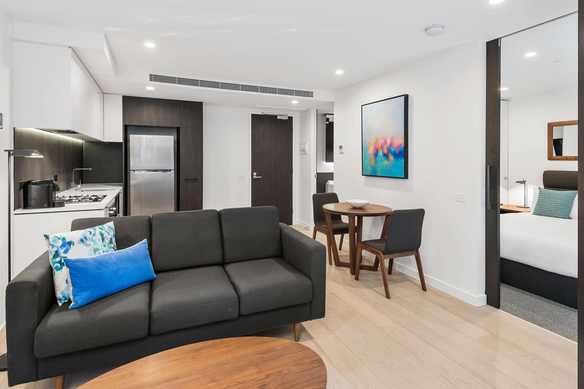 District South Yarra 4*