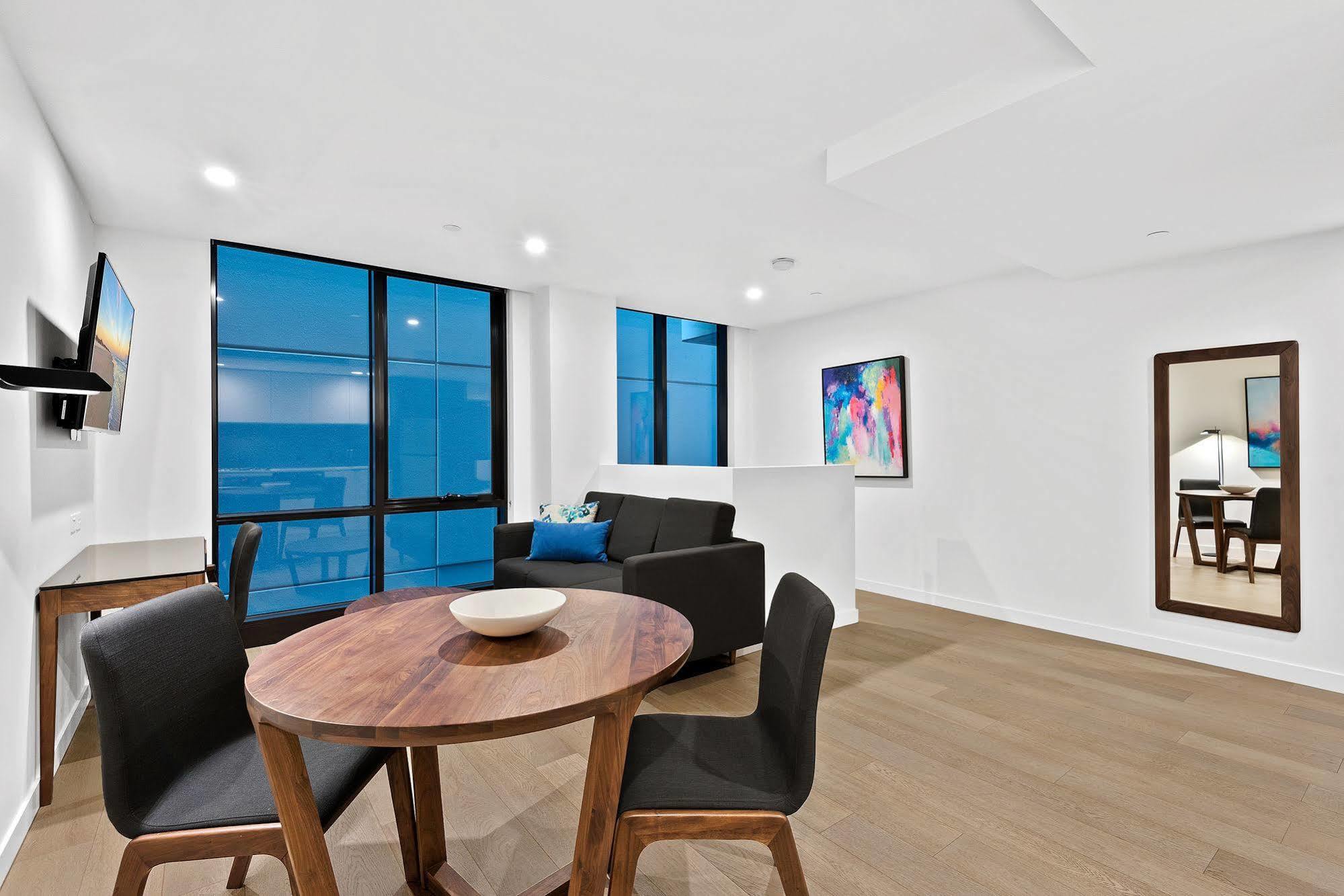 District South Yarra 4*
