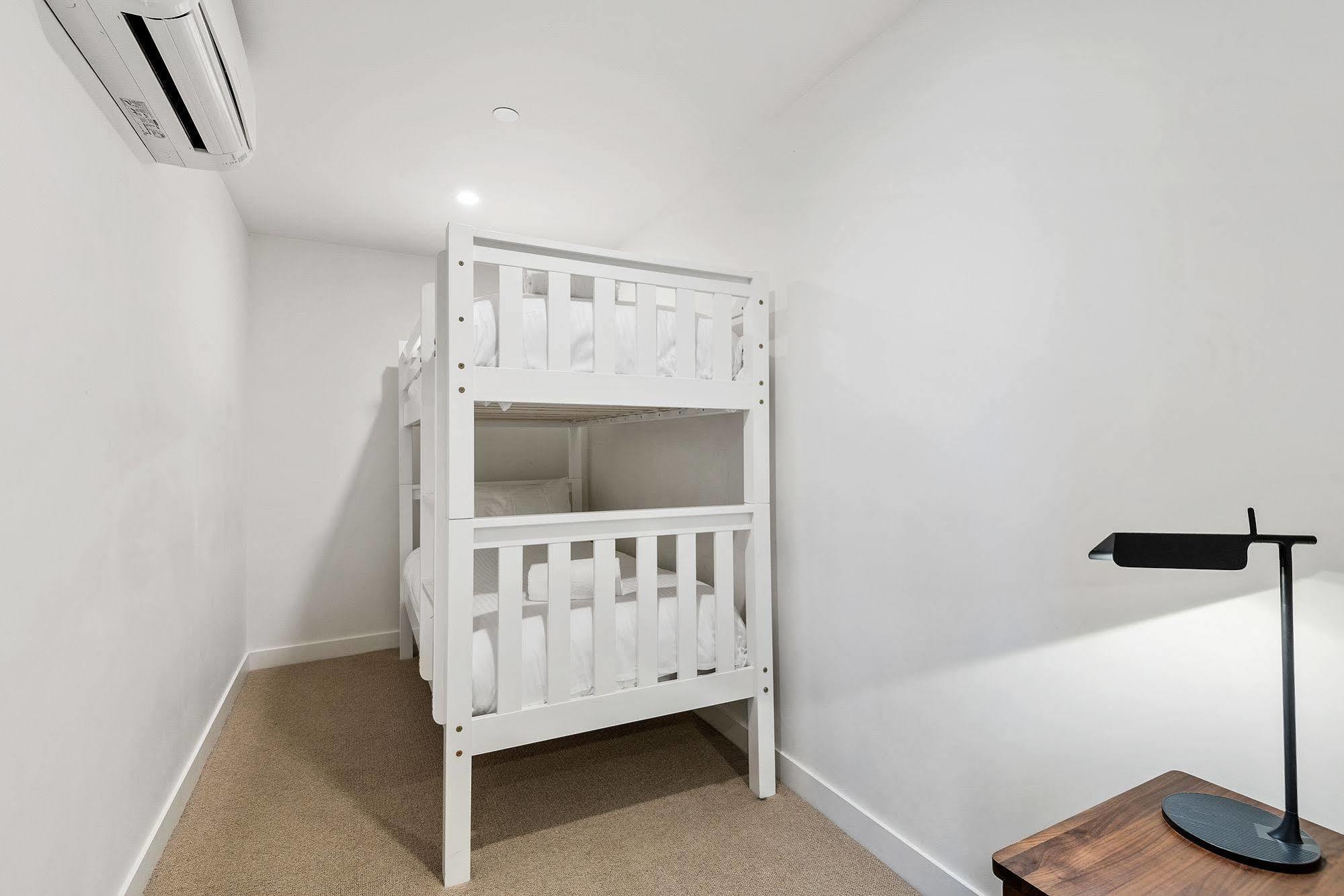 District South Yarra 4*