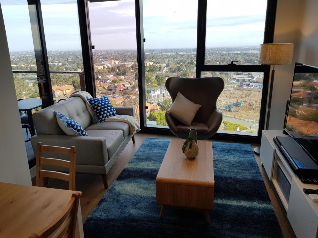 Ivanhoe Apartment *