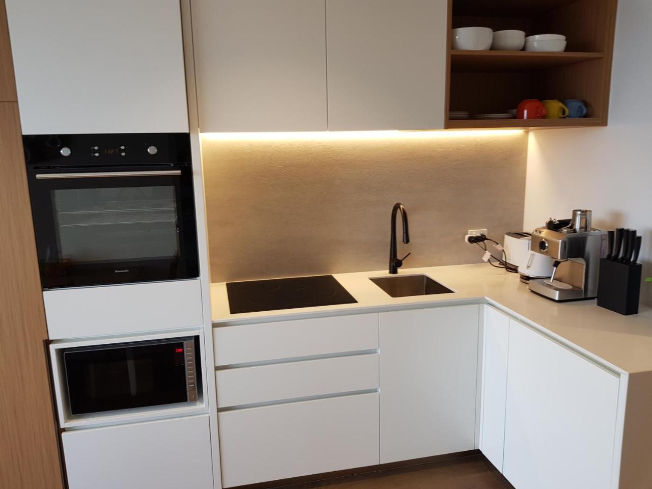Ivanhoe Apartment *