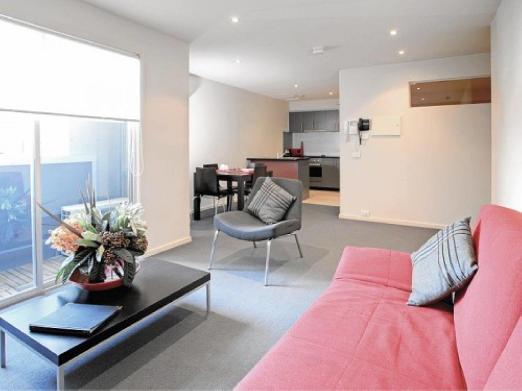 Plum Serviced Collins Street Aparthotel 4*
