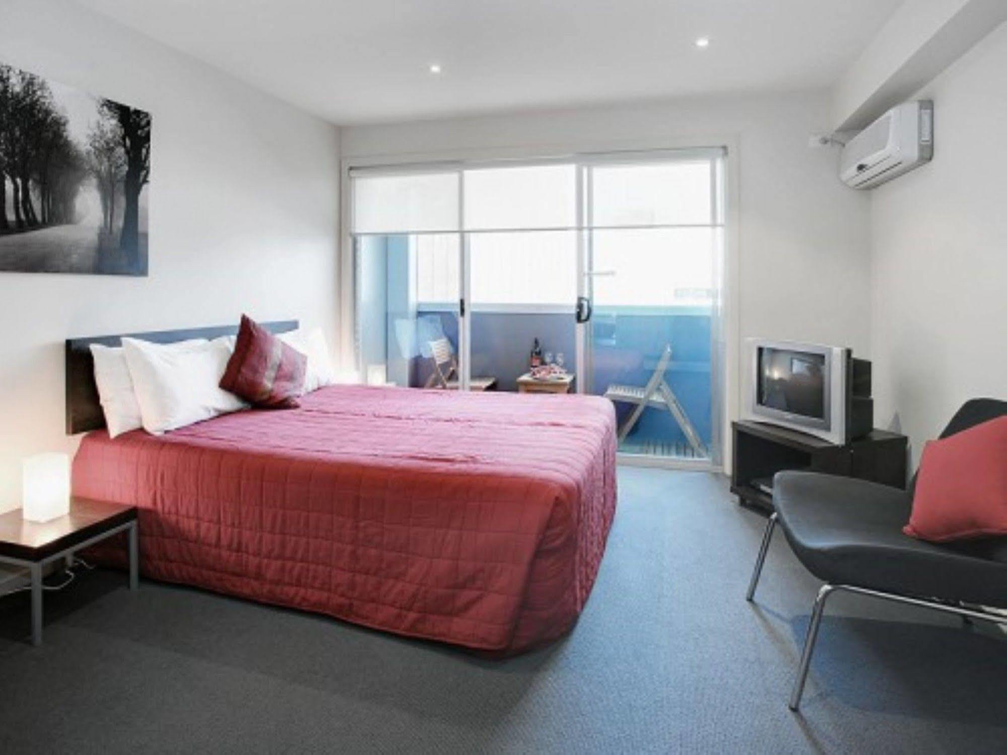 Aparthotel Plum Serviced Collins Street 4*