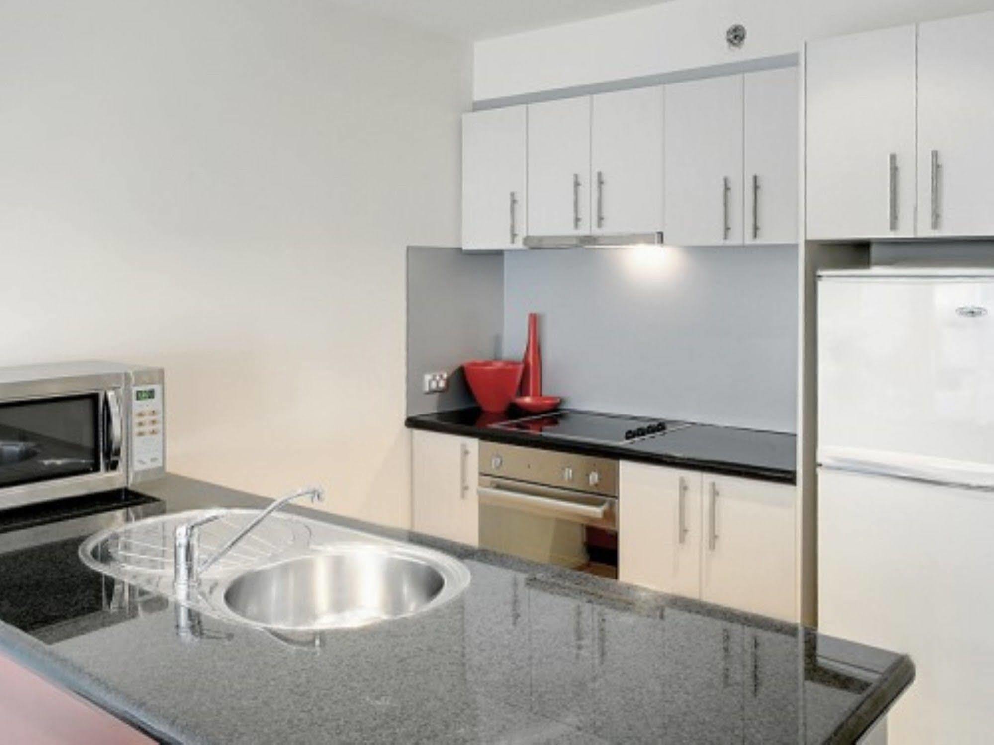 Plum Serviced Collins Street 4*