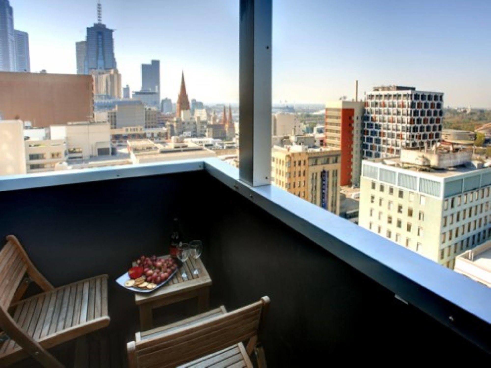 Plum Serviced Collins Street Aparthotel 4*