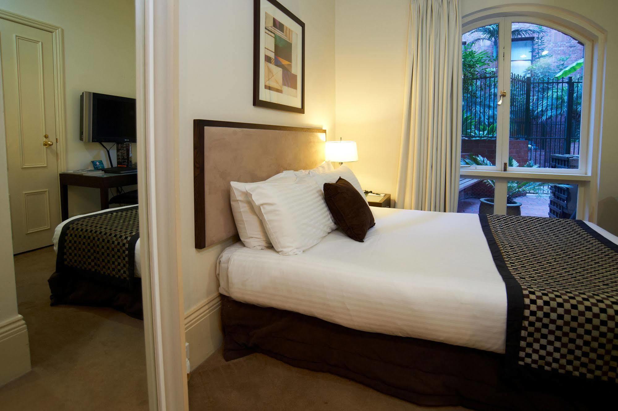 Quest Gordon Place 4*