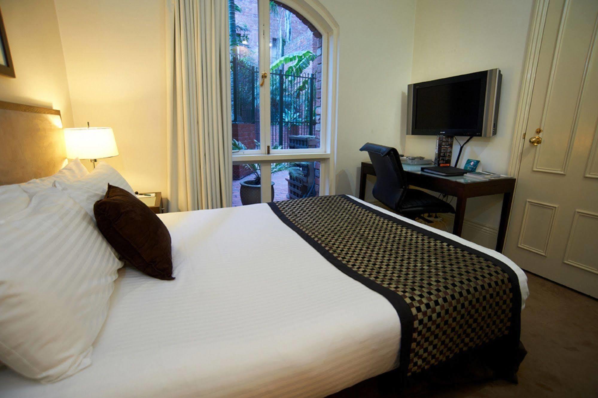 Quest Gordon Place Aparthotel 4*