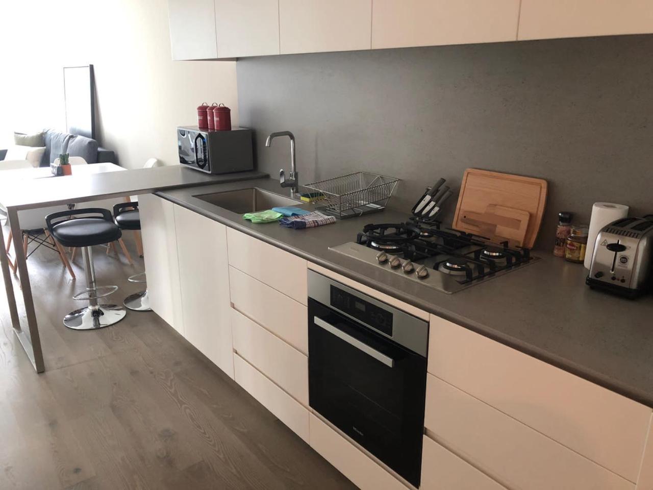 Readyset On Southbank Boulevard Apartment