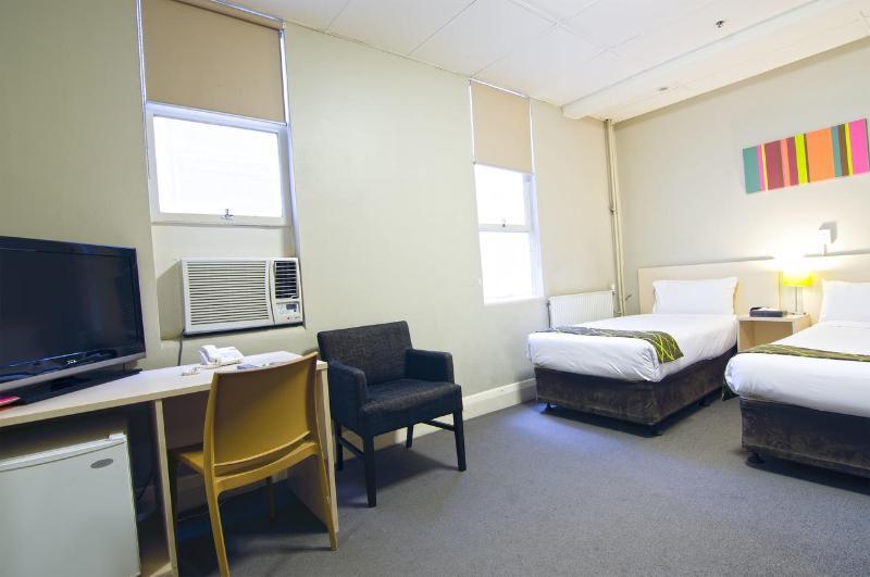 Hotel Ibis Styles Kingsgate 3*