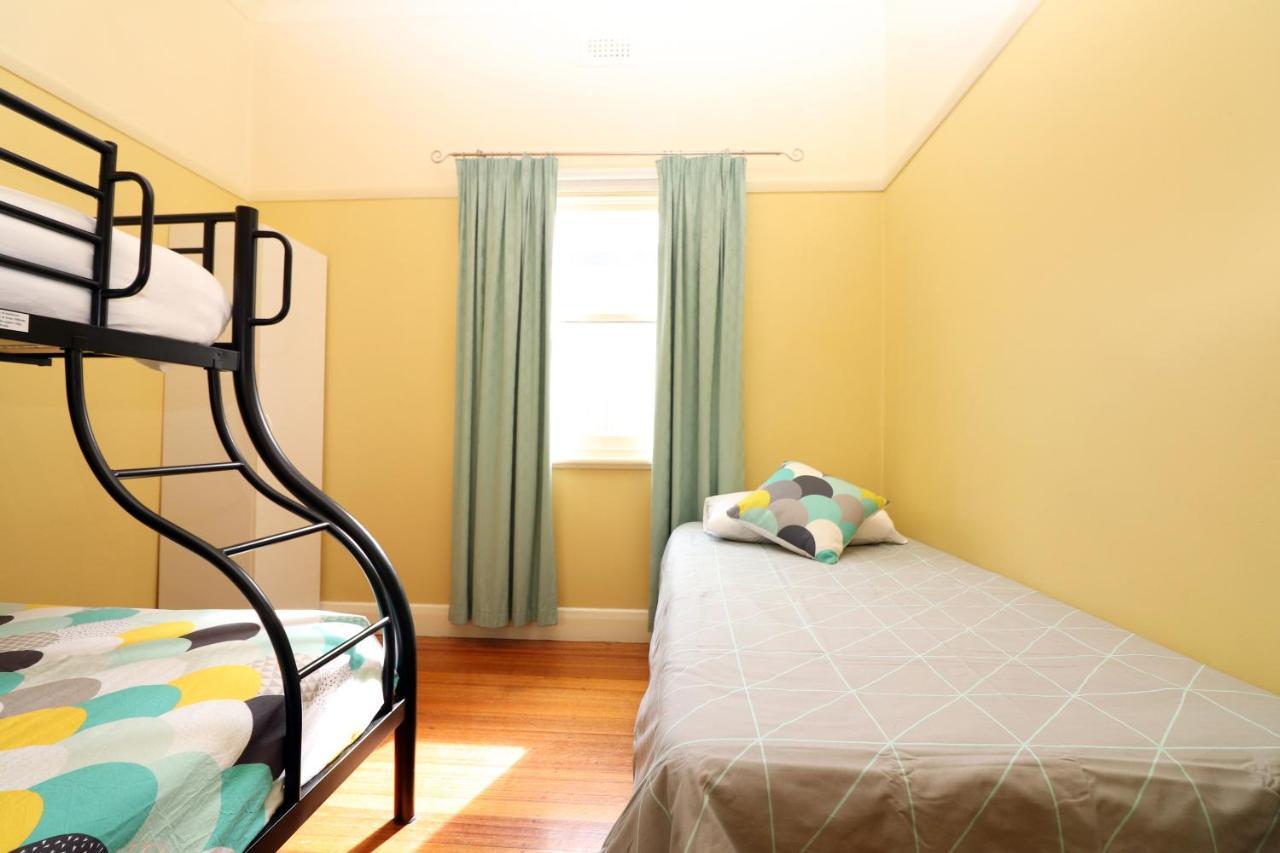 Brunswick Renaissance - Parking, Garden, Bath, Family Holiday home *