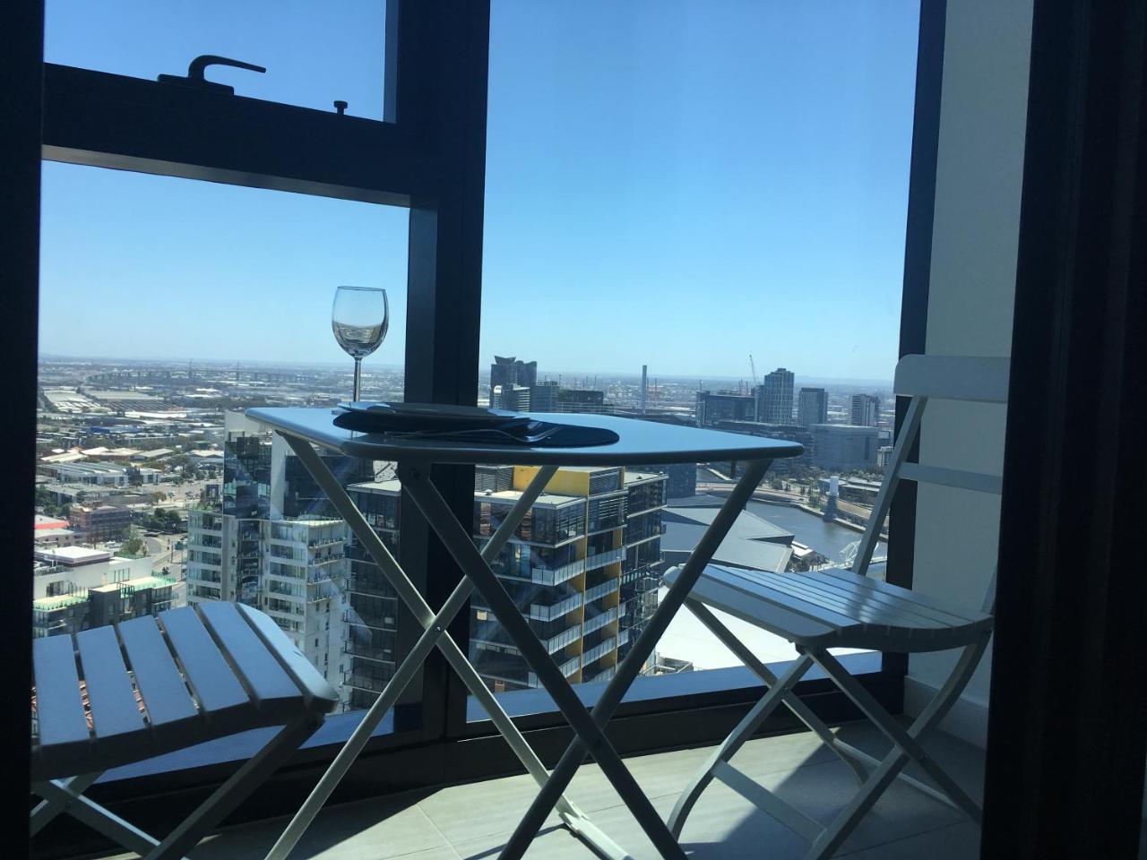 Shadow Play 2bed Ocean View Apartment Melbourne