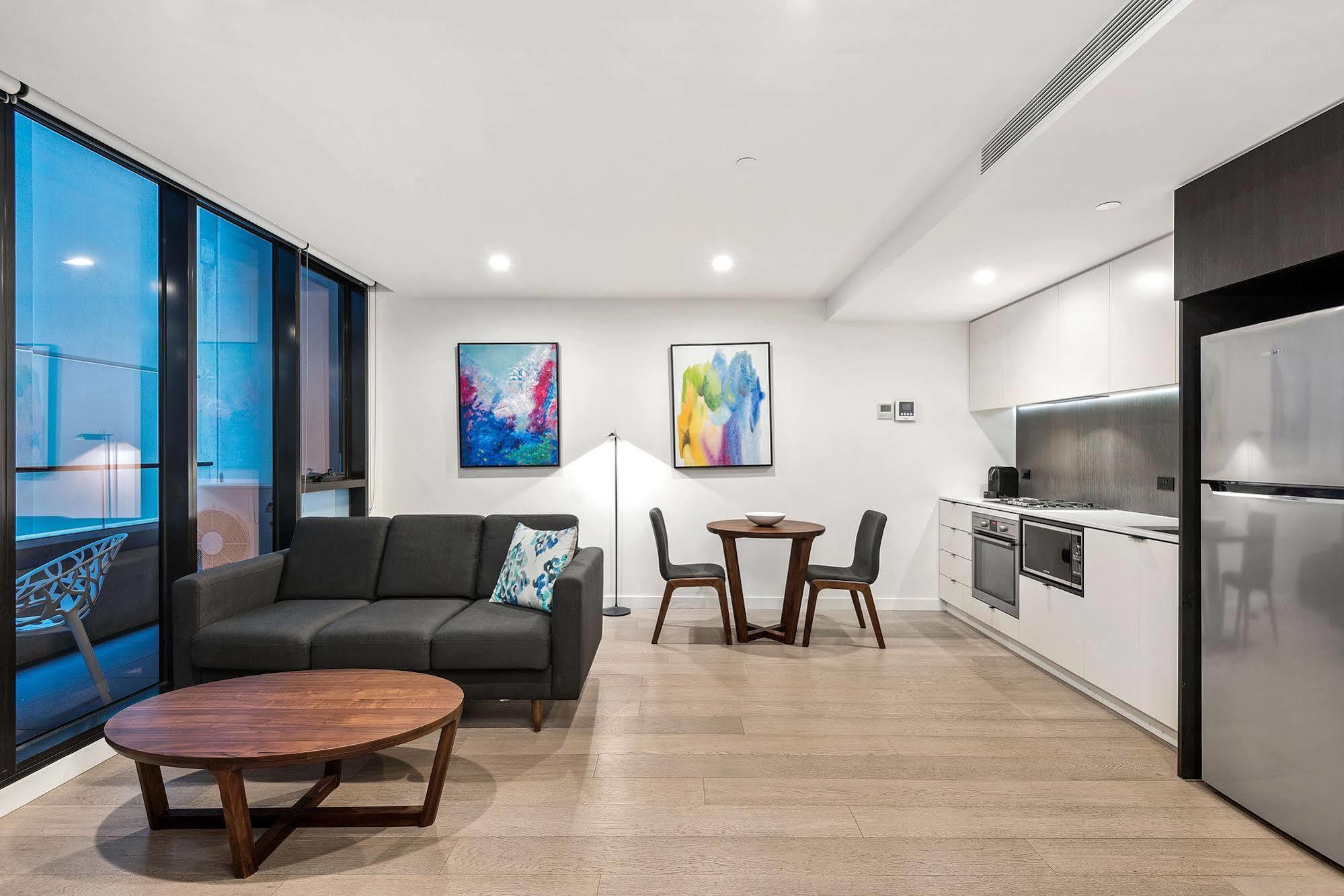 District South Yarra 4*