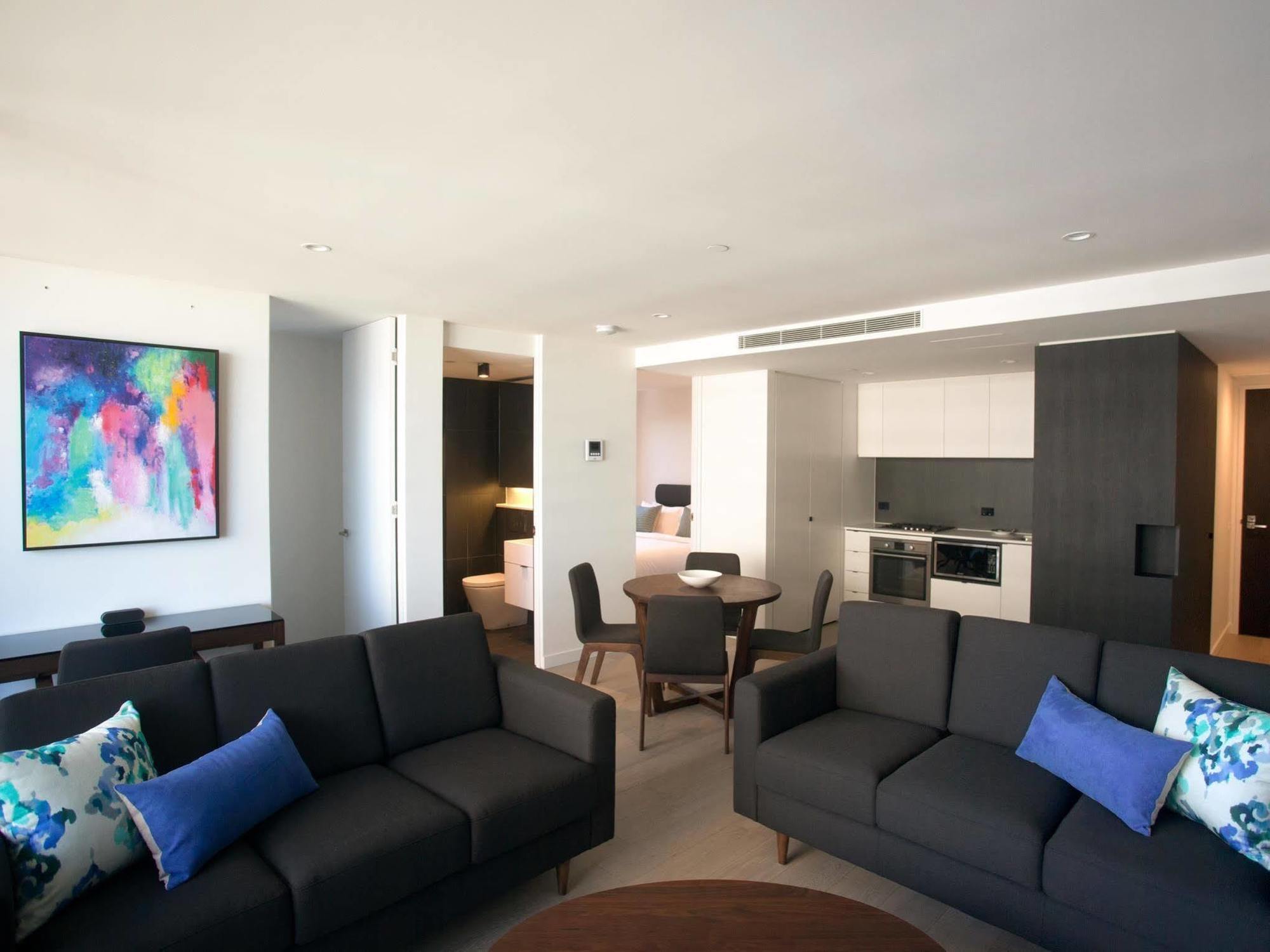 District South Yarra 4*