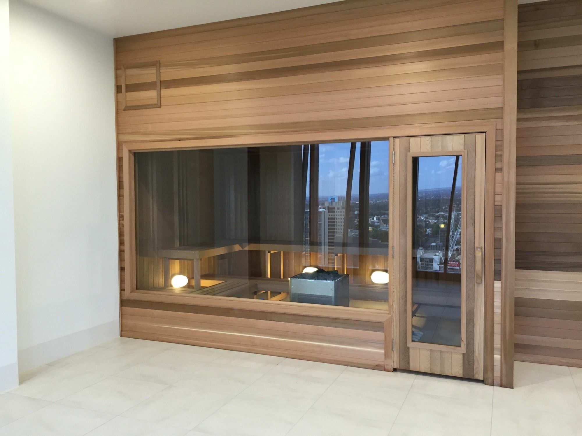 Skyhigh Aparthotel 4*