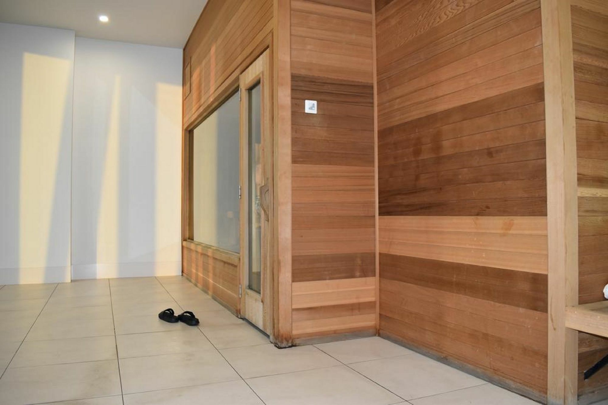 Skyhigh Aparthotel 4*