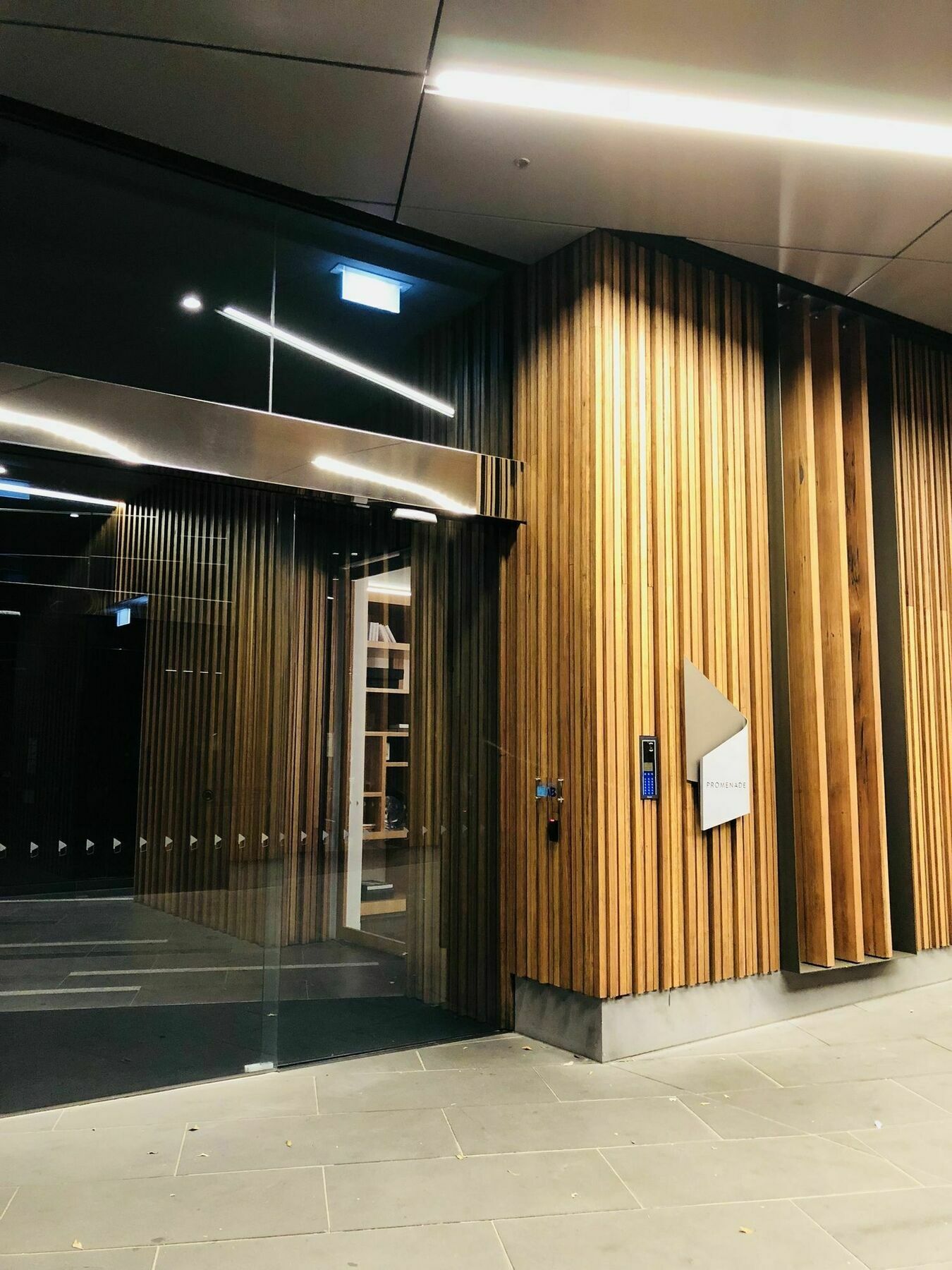 Explore Docklands Lovely Lvl8 Apartment Melbourne