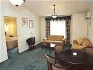 Lodge Elizabethan *