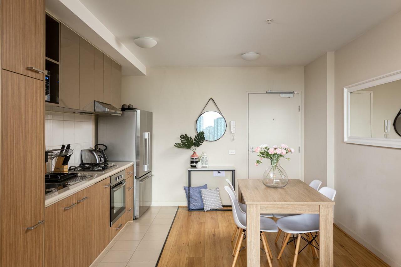 Apartment Water Views Lovely 2brs Free Tram Zone Close To Everything Melbourne