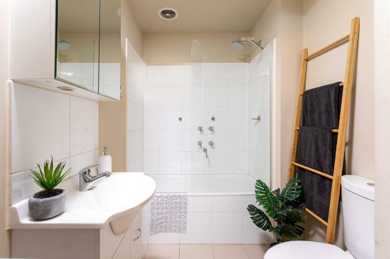 Apartment Water Views Lovely 2brs Free Tram Zone Close To Everything