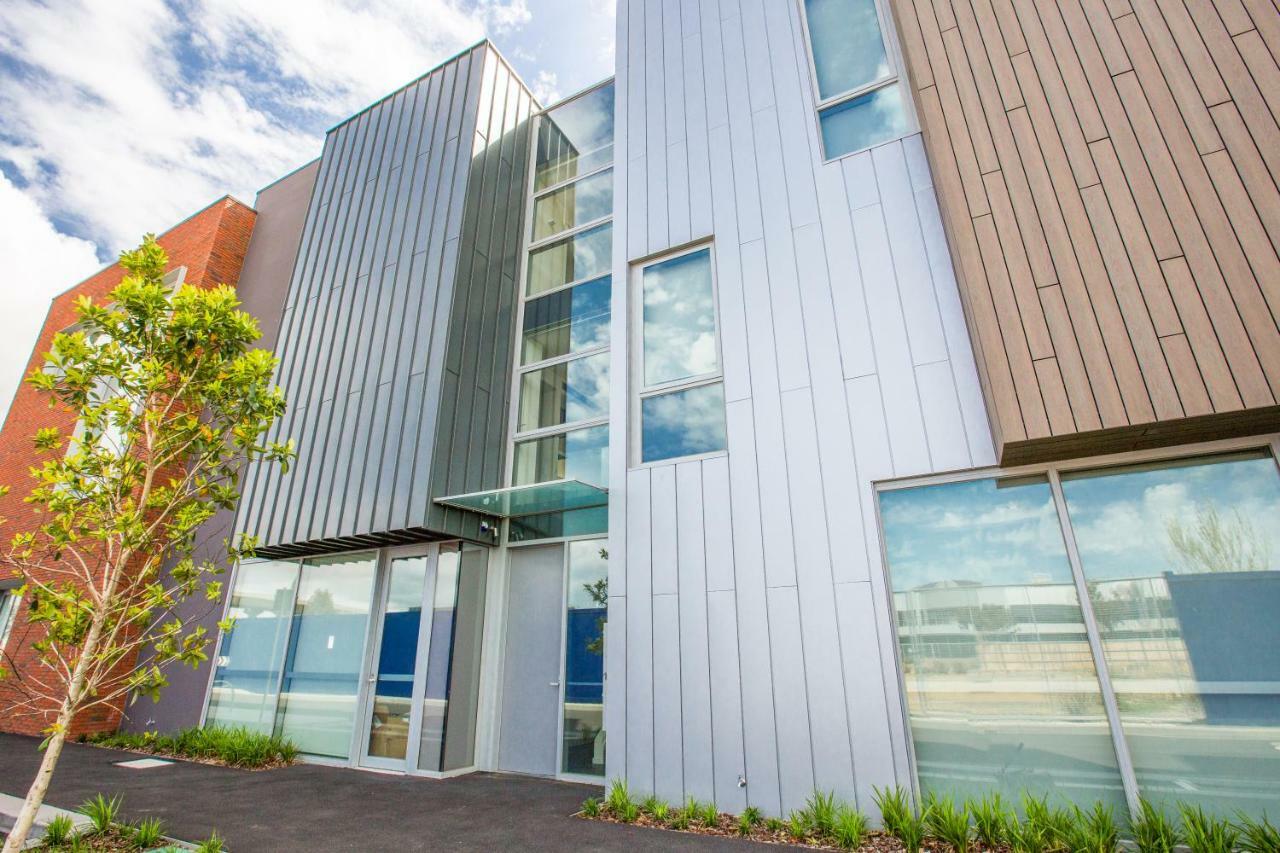 Docklands Waterfront Luxury Apartment Melbourne