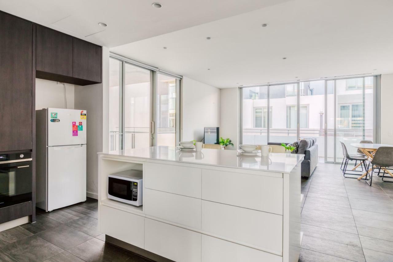 Apartment Docklands Waterfront Luxury Melbourne