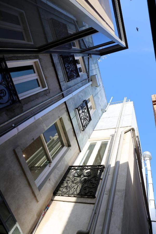 8 - Penthouse Melbourne