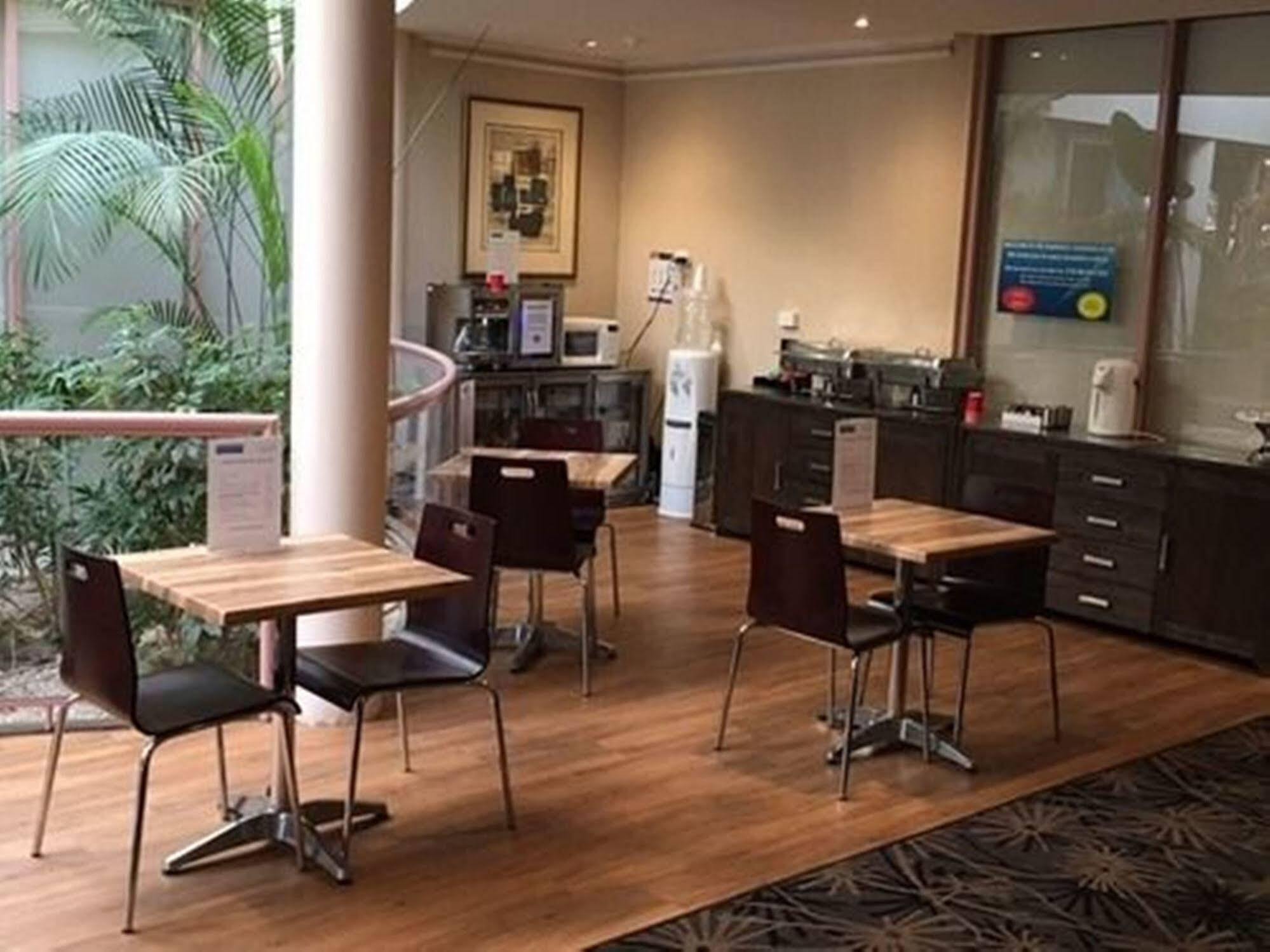Hotel Kimberley Gardens Hotel, Serviced And Serviced
