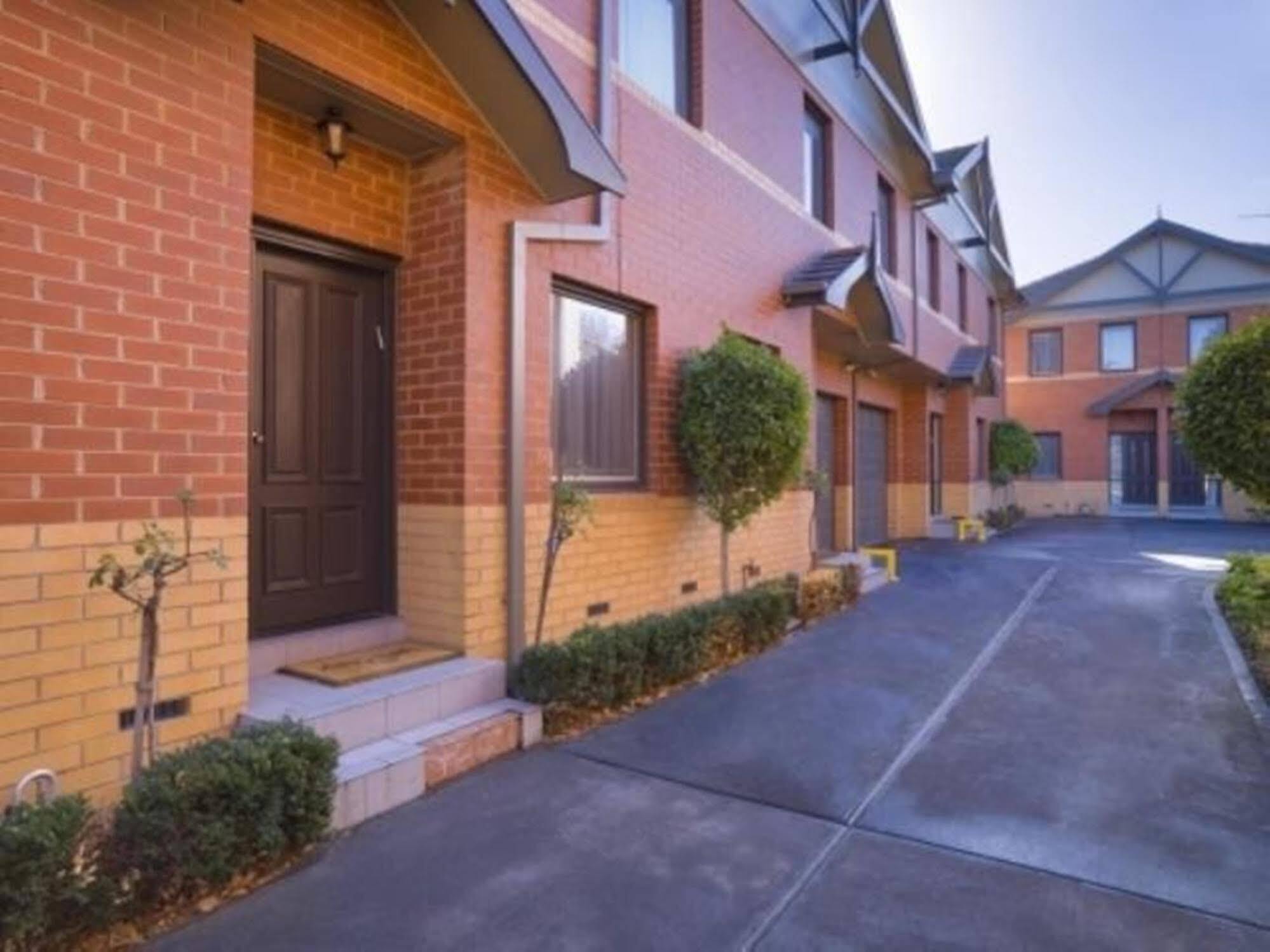 Kimberley Gardens Hotel, Serviced And Serviced Hotel Melbourne