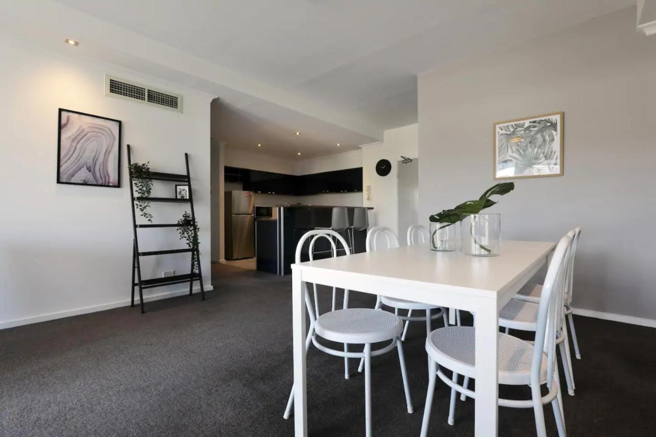 Extra Large 2 Bedroom In Melbournes Southbank Apartment *